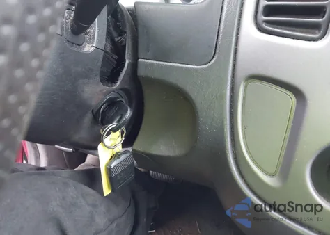 2004 Ford Escape Xlt from USA, damaged, VIN 1FMYU031X4DA16468